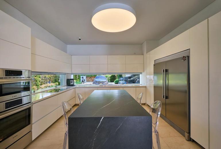 Cal007 - Smart single-level luxury residence in Cali