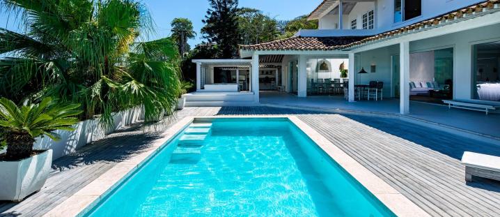 Buz027 - Hermosa casa con 5 dormitorios y piscina en Buzios