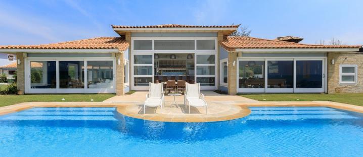 Buz043 - Luxury villa with sea front pool in Buzios