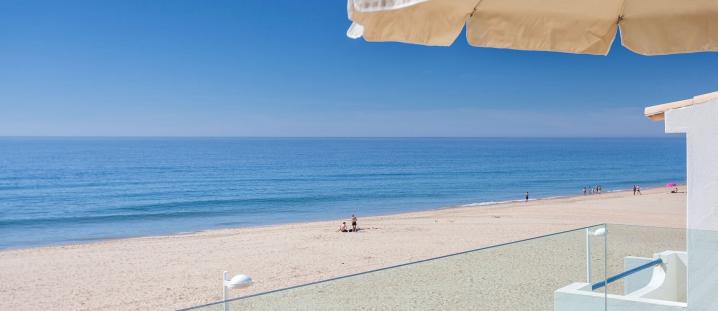 Alg005 - Cabañas de playa en Salema, Algarve