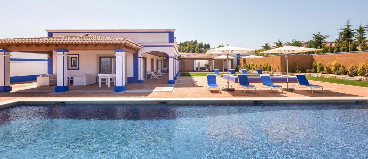 Alg017 - Stylish Villa in Algarve