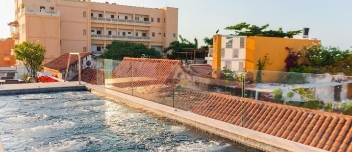 Car031 - Apartamento con piscina en la terraza, en Cartagena